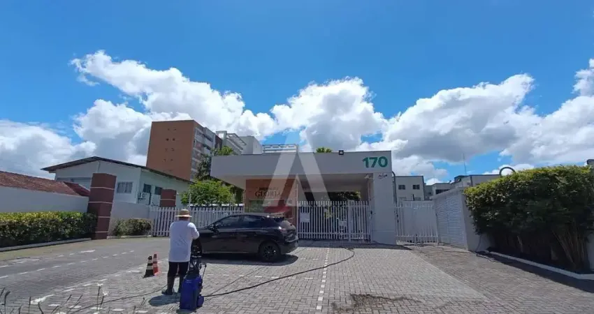 Apartamento localizado no bairro Glória, composto por 2 quartos, sendo 1 deles suíte, e 1 vaga de garagem coberta.