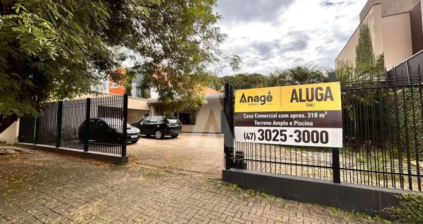 Casa comercial com salas individuais, cozinha, copa, banheiros, piscina , estacionamento e amplo terreno no bairro américa, ao l