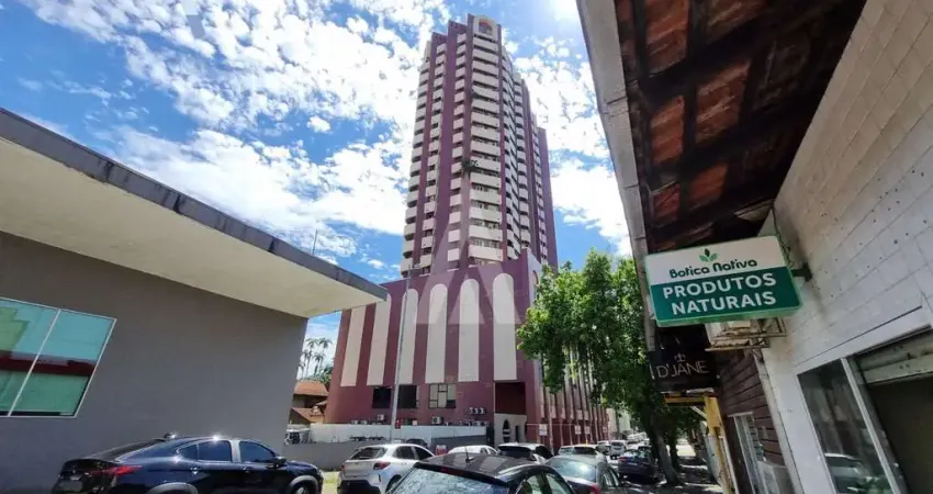 Apartamento no bairro Centro semimobiliado com 2 quartos, sacada e elevadores e 1 vaga de garagem coberta.