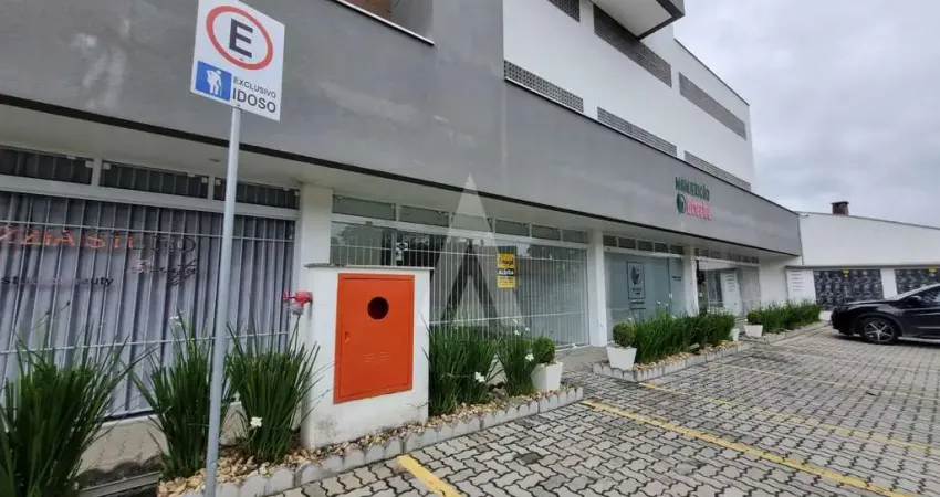 Sala comercial de 44,72m² com 01 banheiro e vaga de estacionamento rotativa frontais.
