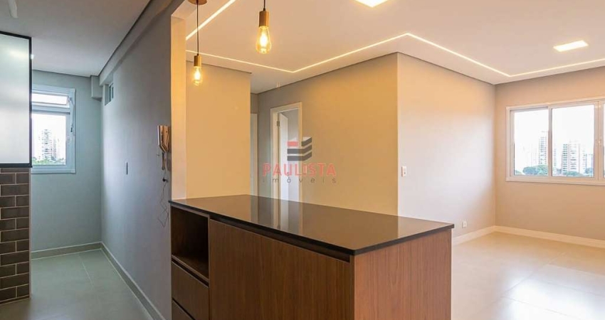 Apartamento totalmente reformado de 64m² à venda no Campo Belo.