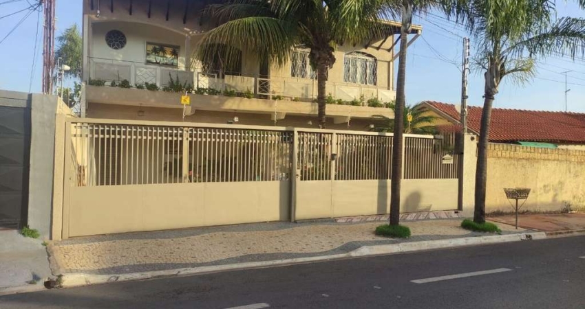 Casa com 3 dormitórios à venda, 306 m² por R$ 730.000,00 - Centro - Barretos/SP