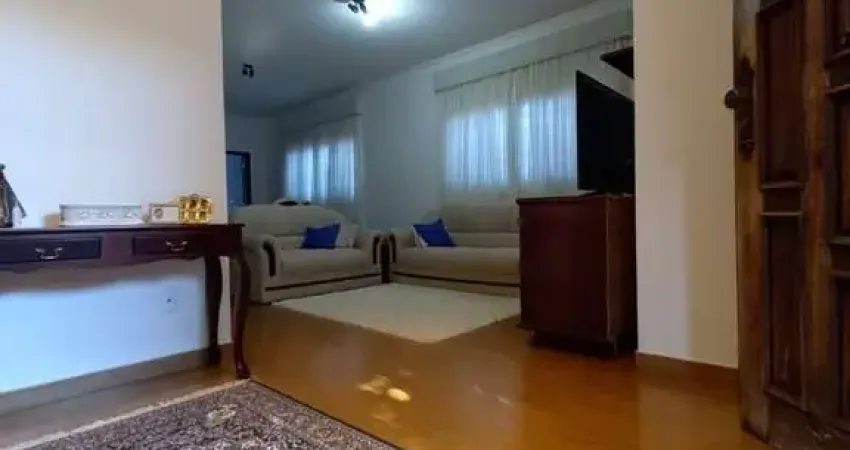 Casa com 3 dormitórios à venda, 191 m² por R$ 680.000,00 - Baroni - Barretos/SP