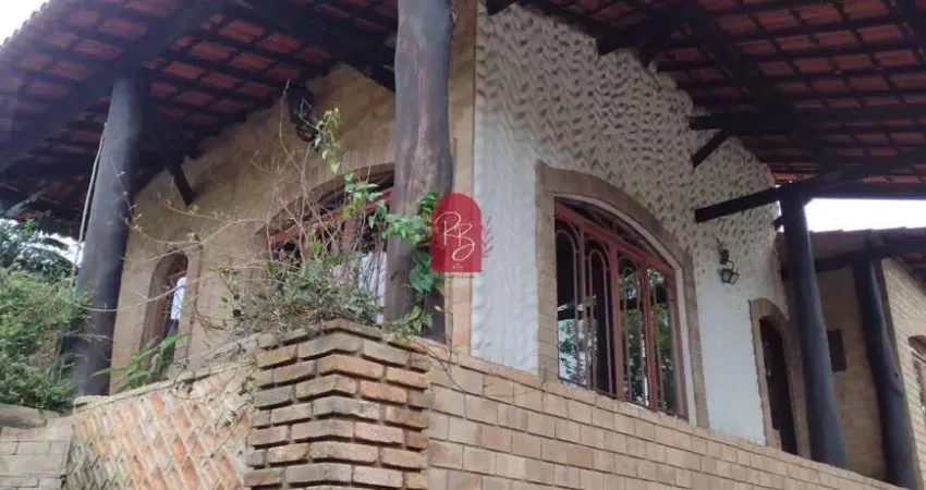 Que tal morar numa casa, tipo chacara, próximo ao Riacho Grande, em São Bernardo?