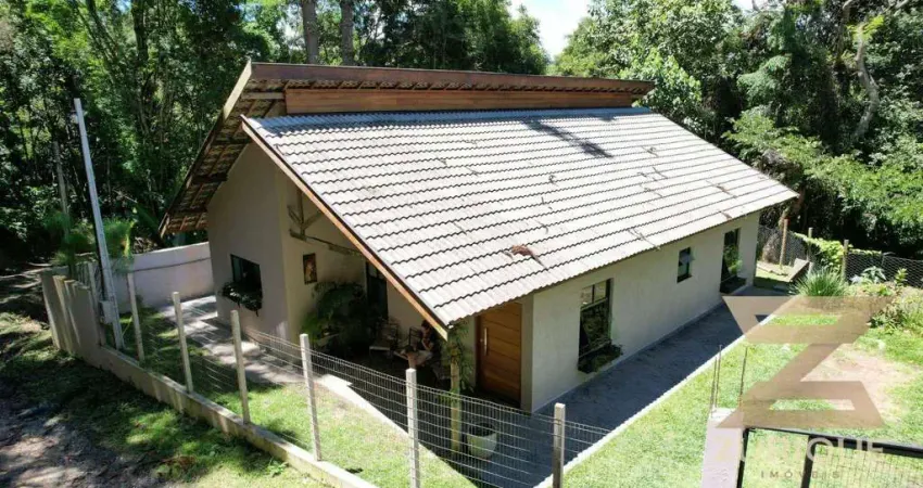 Casa com 3 dormitórios à venda, 190 m² por R$ 900.000,00 - Centro - Campos do Jordão/SP