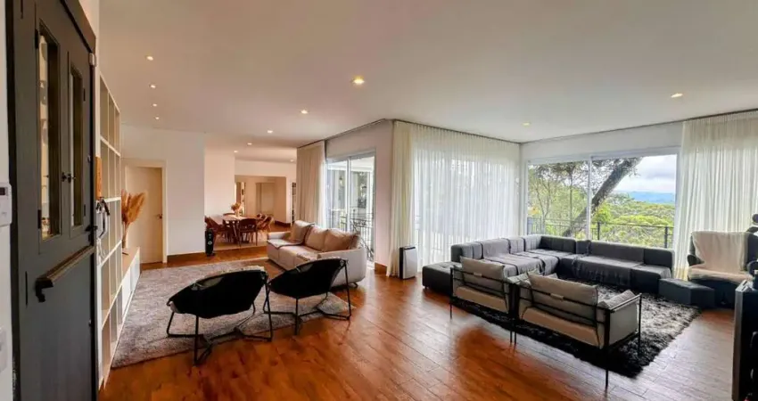 Casa com 3 dormitórios à venda, 270 m² por R$ 3.000.000,00 - Alto da Boa Vista - Campos do Jordão/SP