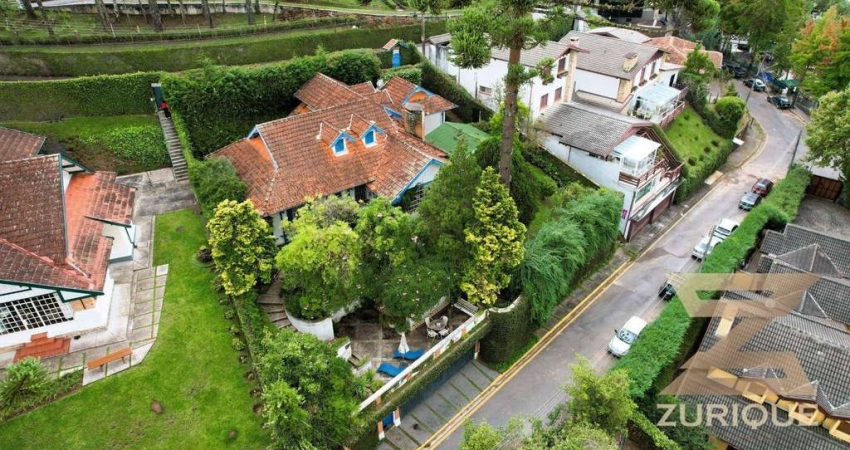 Casa com 5 dormitórios à venda, 350 m² por R$ 2.500.000,00 - Capivari - Campos do Jordão/SP