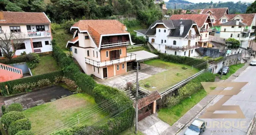 Casa com 3 dormitórios à venda, 161 m² por R$ 1.200.000,00 - Nova Suíça - Campos do Jordão/SP