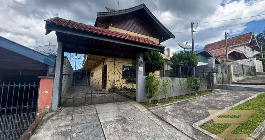 Casa com 3 dormitórios à venda, 140 m² por R$ 890.000,00 - Abernéssia - Campos do Jordão/SP