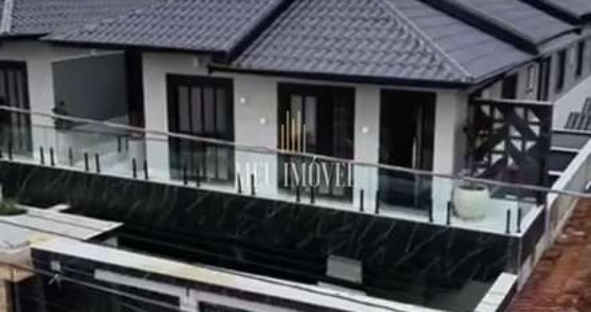 Casa Sobreposta à venda no Maracanã - Praia Grande - SP: