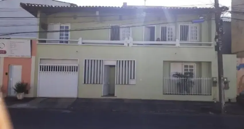 Casa com 3 quartos à venda na Rua Coronel Gugé, Centro, Vitória da Conquista