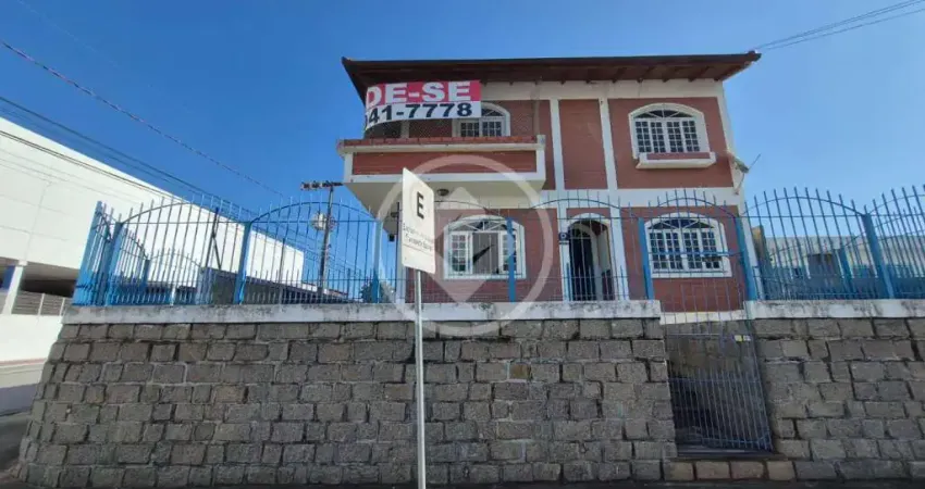 Casa à venda com 06 dormitórios em São José SC. codigo: 119558