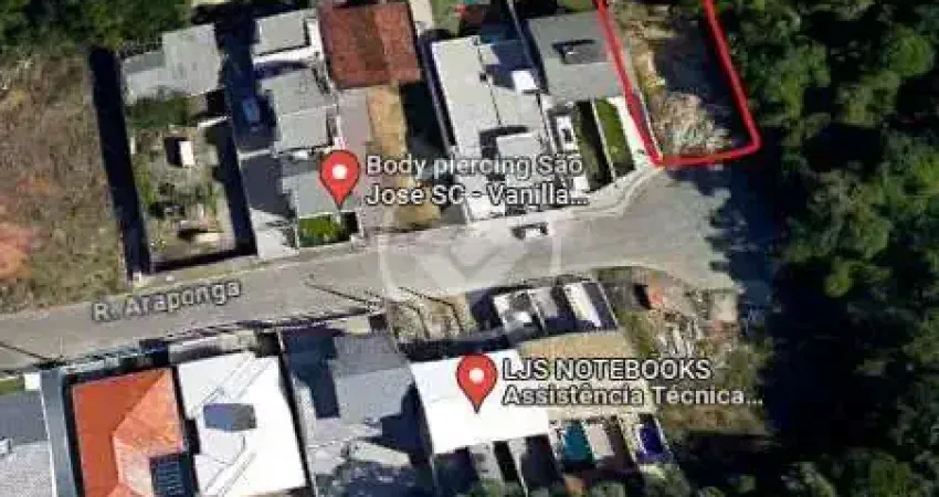 TERRENO NO LOTEAMENTO PORTAL DA COLINA, FUNDOS PARA UNIVALI E TODA ÁREA DE PRESERVAÇÃO codigo: 131702