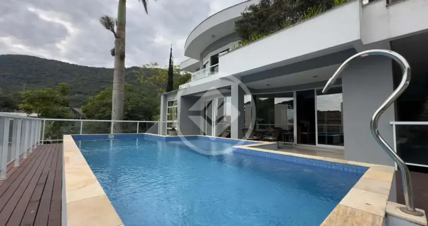 Excelente oportunidade de adquirir esta casa em condomínio fechado no encantador Caminho dos Açores em Santo Antônio de Lisboa. codigo: 132607