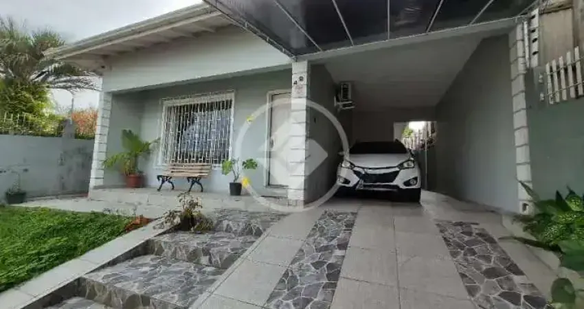 Ampla Casa com 3 dormitórios, sendo 1 suíte com hidromassagem em Capoeiras, Florianópolis. codigo: 133199