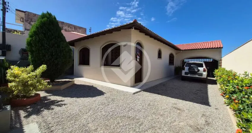 Casa à venda com terreno de 453m² no bairro Serraria, São José/SC codigo: 133428