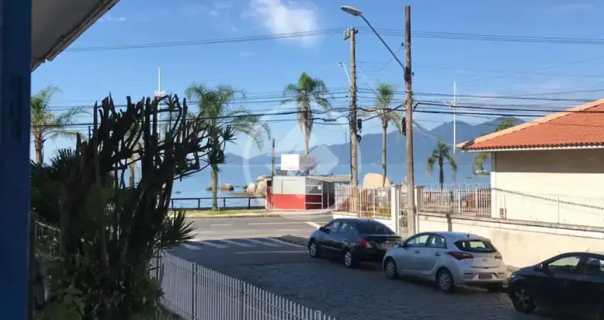 Apartamento térreo com acesso exclusivo na beira-mar de coqueiros! codigo: 151763