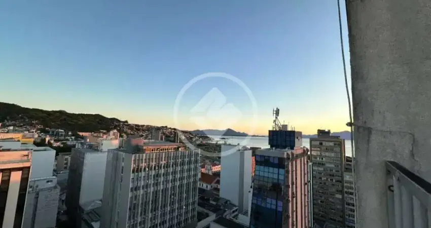 Sala comercial com elevador no centro de floripa codigo: 156715