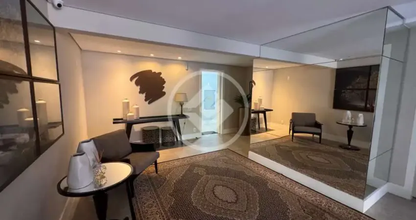 Apartamento Amplo com 3 Quartos sendo 2 suítes e 3 Vagas de Garagem no Centro de Florianópolis codigo: 273874