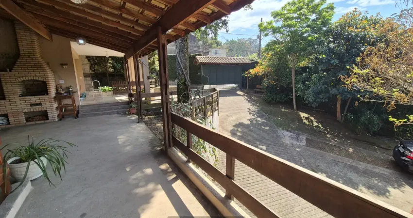 Casa a venda  com 3 quartos 262m²  8 vagas em itapecerica da serra - sp