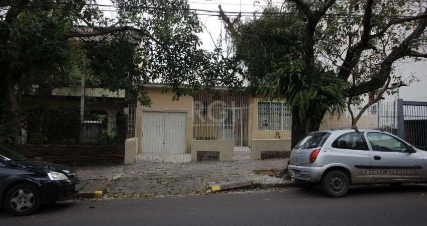 Casa com 3 Dormitórios Para comprar  250 m² - Petrópolis - Porto Alegre/R