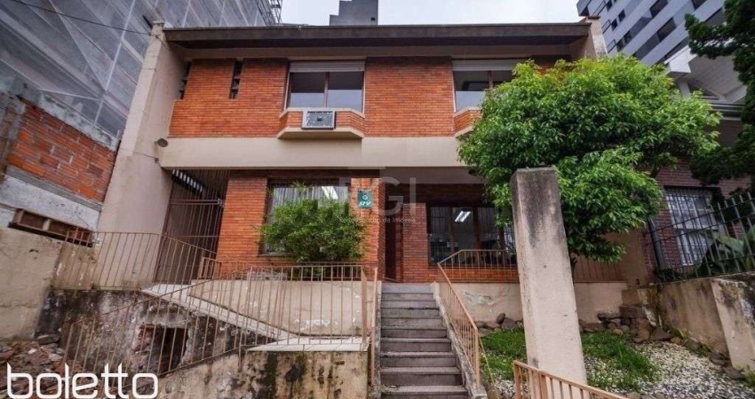 Casa Com 3 dormitórios Para Comprar ,  300 m² - Rio Branco - Porto Alegre/RS