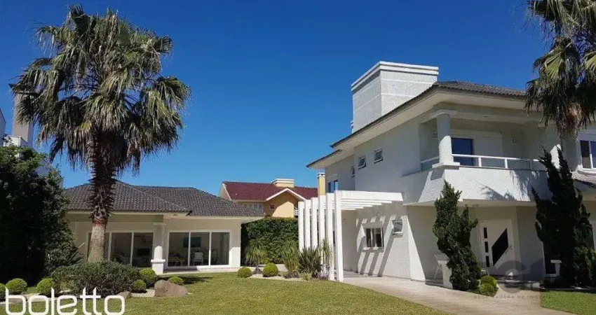 Casa para Comprar  no Condado de Capão com 5 suítes.