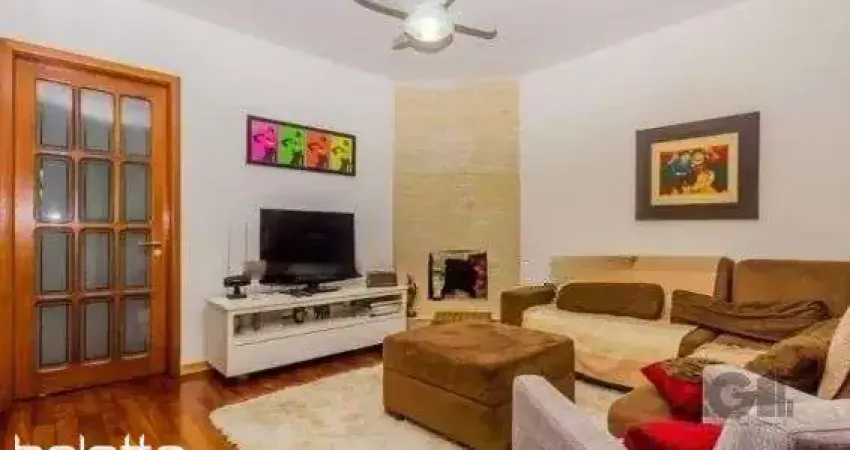 Casa com 7 Quartos e 6 vagas à Venda, 470 m² no Bairro Petrópolis