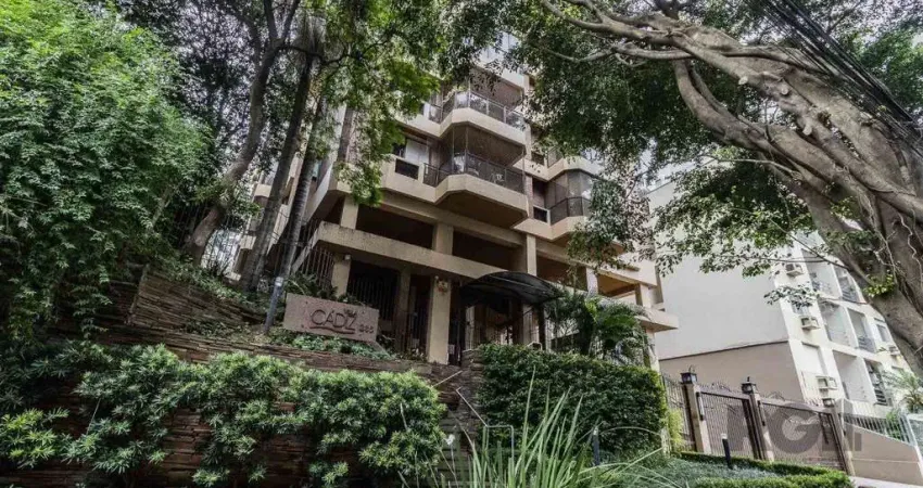 Apartamento de três quartos, suíte e duas vagas de garagem no bairro Mont Serrat