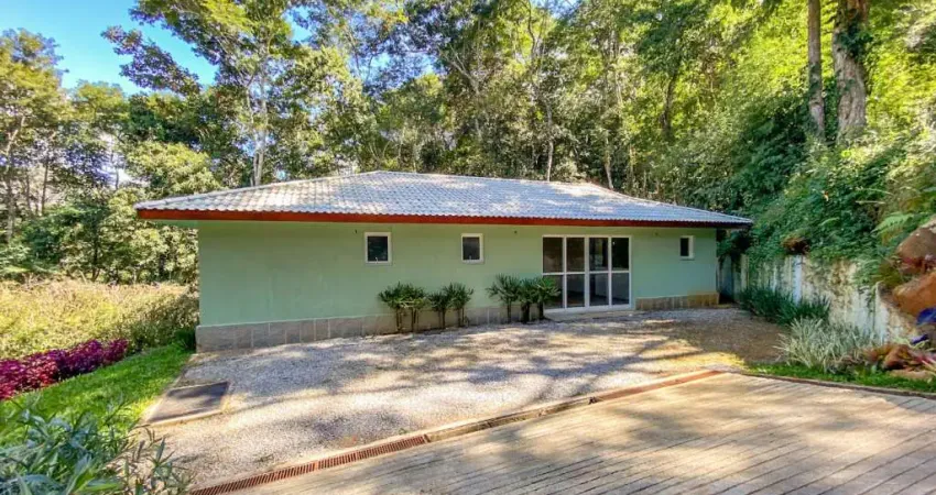 Casa com 2 quartos em condomínio em Araras, Petrópolis.