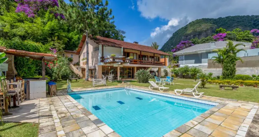Casa com 4 quartos no Comary, Teresópolis.