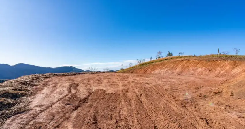 Terreno em condomínio fechado à venda na Rodovia BR-040, 46, Pedro do Rio, Petrópolis