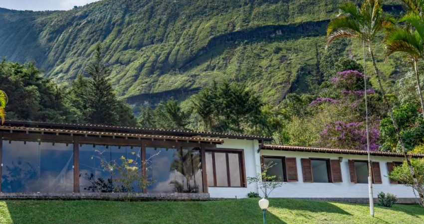 Casa com 5 quartos em condomínio Araras, Petrópolis.