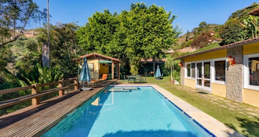 Casa com 8 quartos à venda na Rua Argentina, 368, Nogueira, Petrópolis