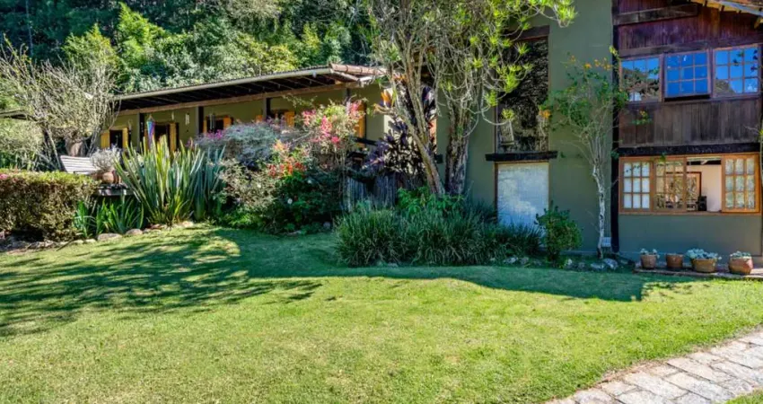 Casa com 5 quartos em condomínio em Araras, Petrópolis.