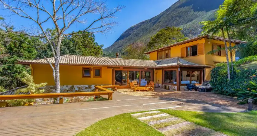 Casa com 4 quartos em condomínio em Araras, Petrópolis.