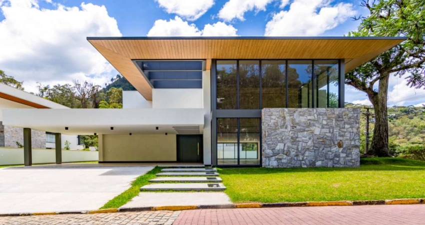 Casa com 4 quartos em condomínio no bairro Quebra Frascos, Teresópolis