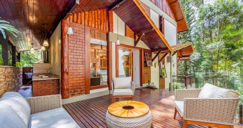 Casa com 5 quartos em condomínio na Granja Guarani, Teresópolis.