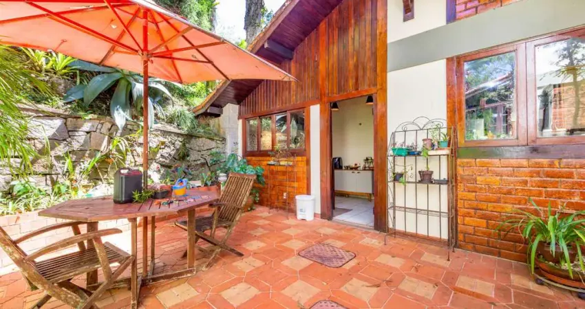 Casa com 5 quartos em condomínio na Granja Guarani, Teresópolis.