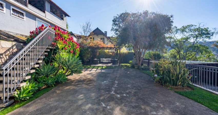 Casa com 4 quartos em condomínio em Bonsucesso, Petrópolis.