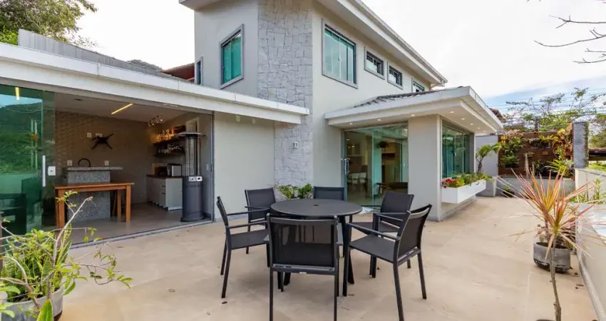 Casa com 3 quartos em condomínio no Alto, em Teresópolis.