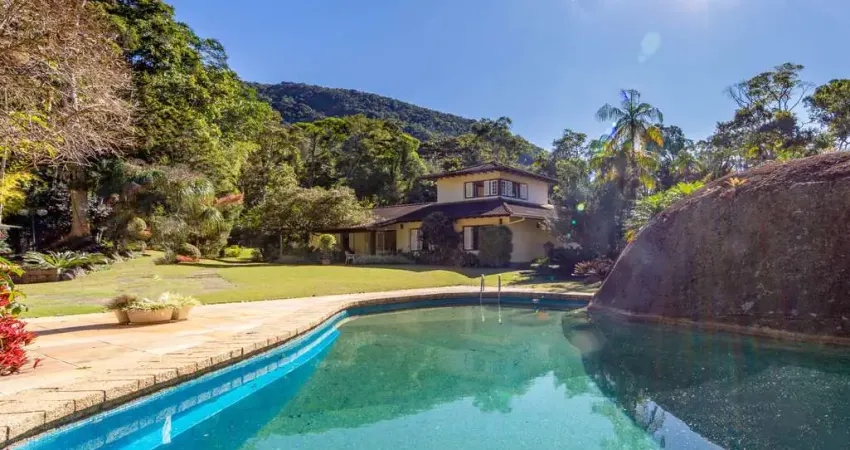 Casa dentro de condomínio com 5 quartos no bairro de Quebra-frascos, Teresópolis-RJ.