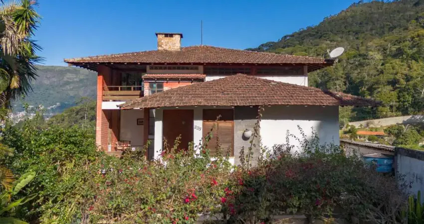 Casa com 4 quartos à venda na Rua Luiz Batista Lópes, 355, Iucas, Teresópolis