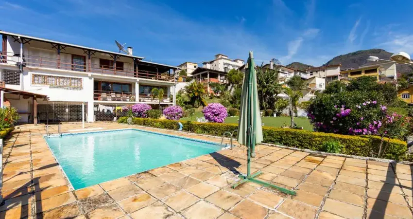 Casa com 4 quartos no bairro Jardim Cascata, em Teresópolis.