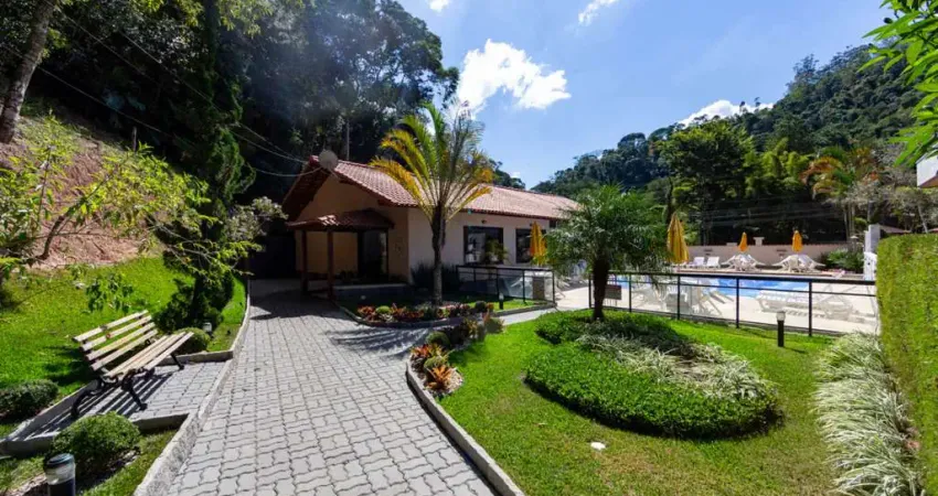 Casa em condomínio com 3 quartos, na cascata do imbuí, em teresópolis.