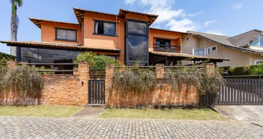 Casa com 5 quartos no melhor condomínio da várzea, em teresópolis.