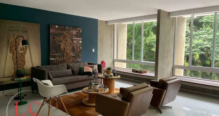 OPORTUNIDADE! casa à venda no Morumbi - AT – 1.241m2  AC - 937m2  6 Dormitórios sendo 4 suítes, 8 banheiros, 8 vagas.