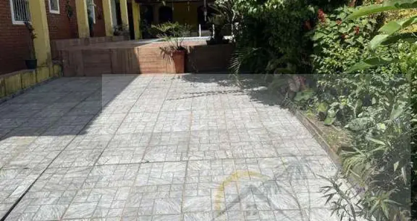 Casa com 4 quartos à venda na Rua Santa Terezinha, Balneário Regina Maria, Mongaguá