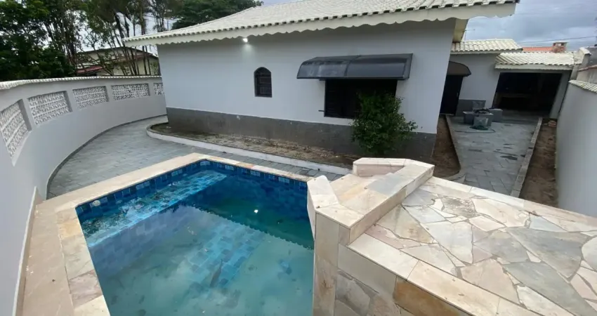 Casa a venda, com piscina e 3 dorm. em balneário agenor de campos - mongaguá - sp