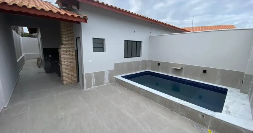 Casa nova com piscina a venda , 2 dorm, 1 suíte em itaguai, mongaguá, sp.